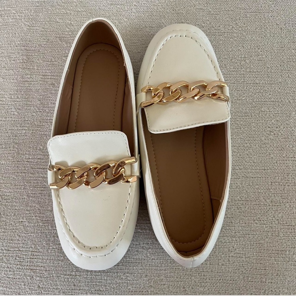 Elegant Cream Loafers with Gold Chain Accent NWOT